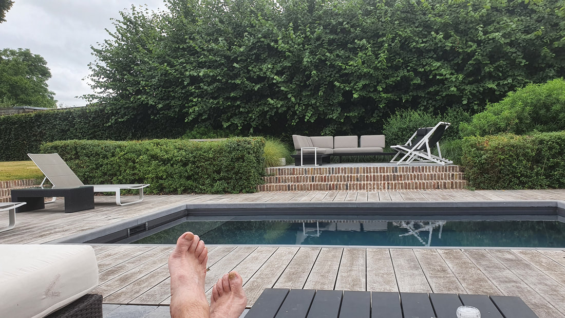 SEMMERLODGE heated outdoor swimming pool and garden