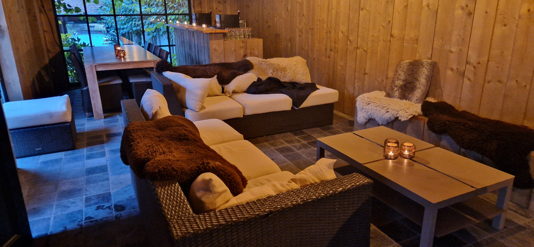 SEMMERLODGE heated poolhouse lounge